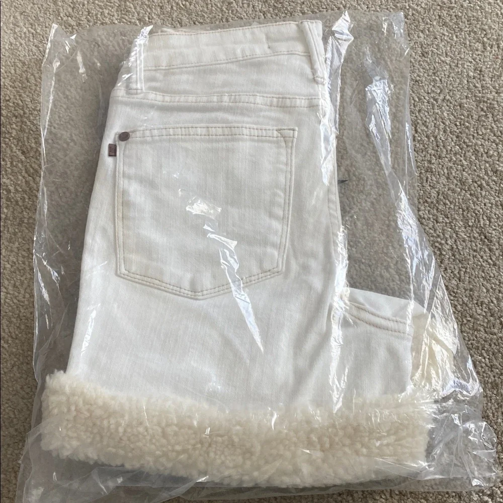 Judy blue NWT white shearling cuff shorts size small - Picture 5 of 9